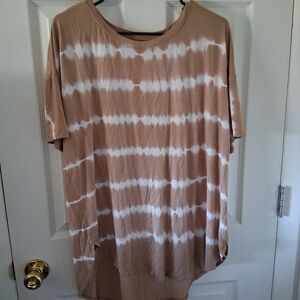 Time and Tru Beige and White Tie-Dye Short Sleeve Tee